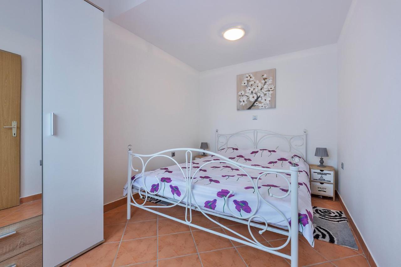 Apartments Tina & Denis Пула Екстер'єр фото