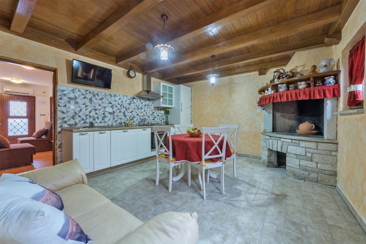 Apartments Tina & Denis Пула Екстер'єр фото