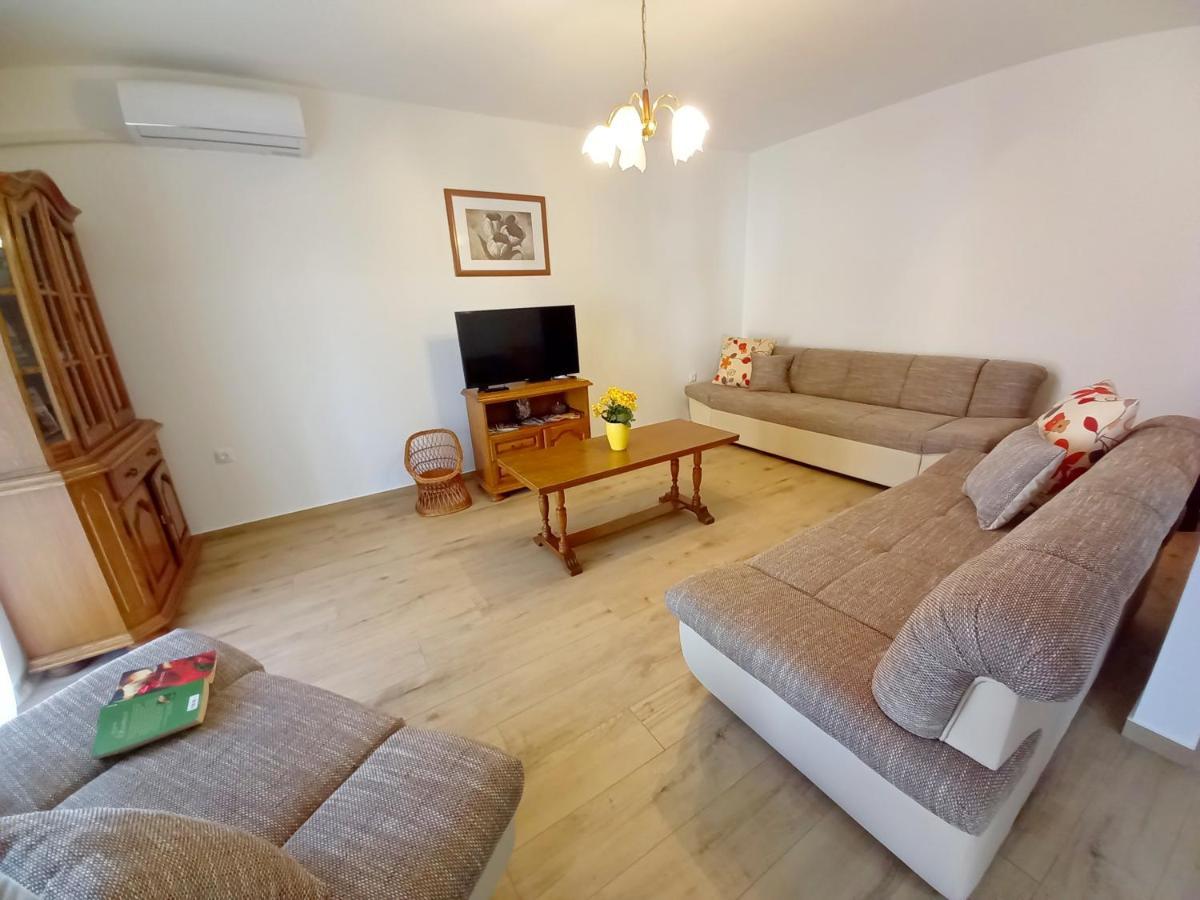 Apartments Tina & Denis Пула Екстер'єр фото