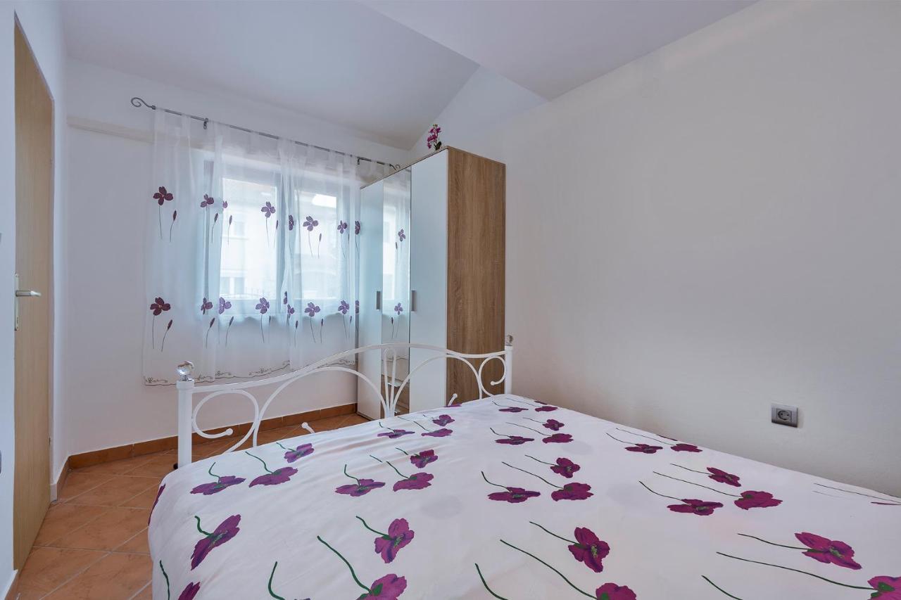 Apartments Tina & Denis Пула Екстер'єр фото