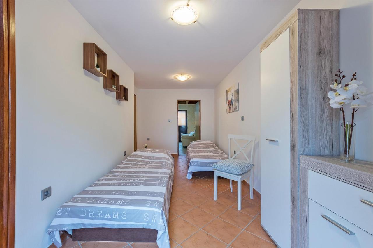 Apartments Tina & Denis Пула Екстер'єр фото