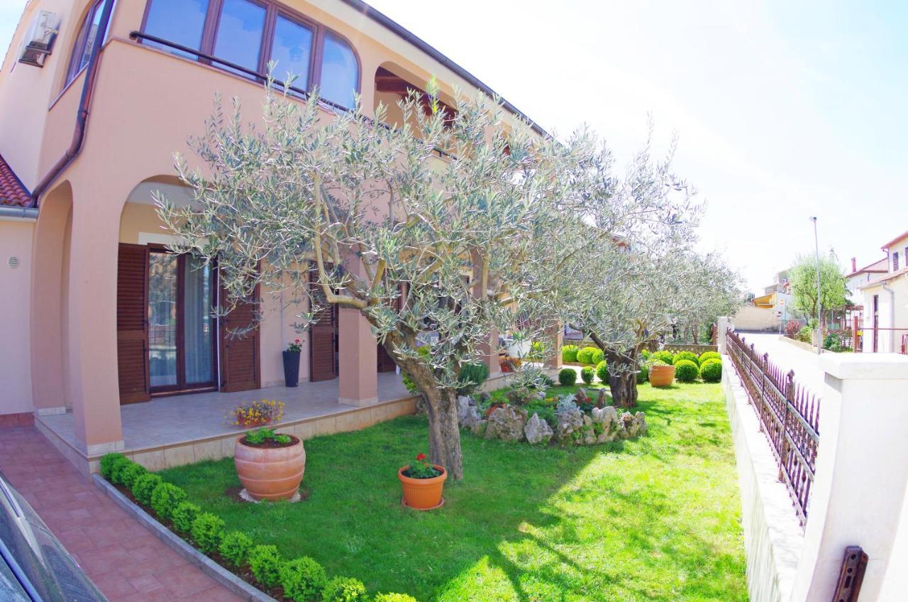 Apartments Tina & Denis Пула Екстер'єр фото