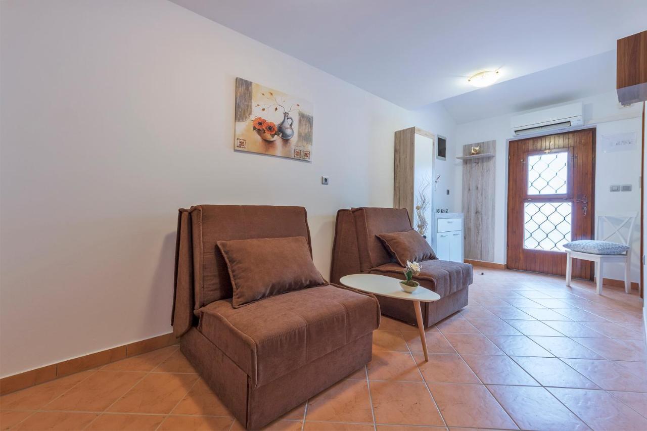 Apartments Tina & Denis Пула Екстер'єр фото
