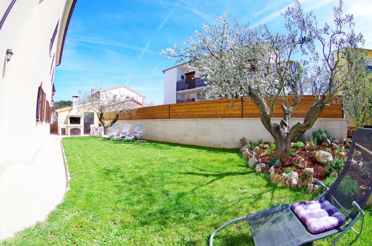 Apartments Tina & Denis Пула Екстер'єр фото
